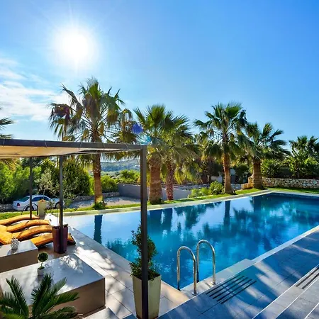 Adorno Luxury Chorafakia
