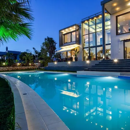 Adorno Luxury Chorafakia